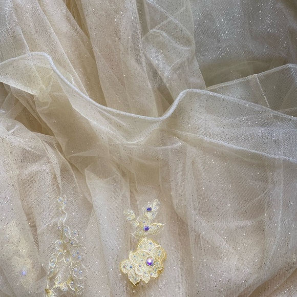 Ellie Wilde Yellow Gown with Glittering Details - Picture 9 of 12